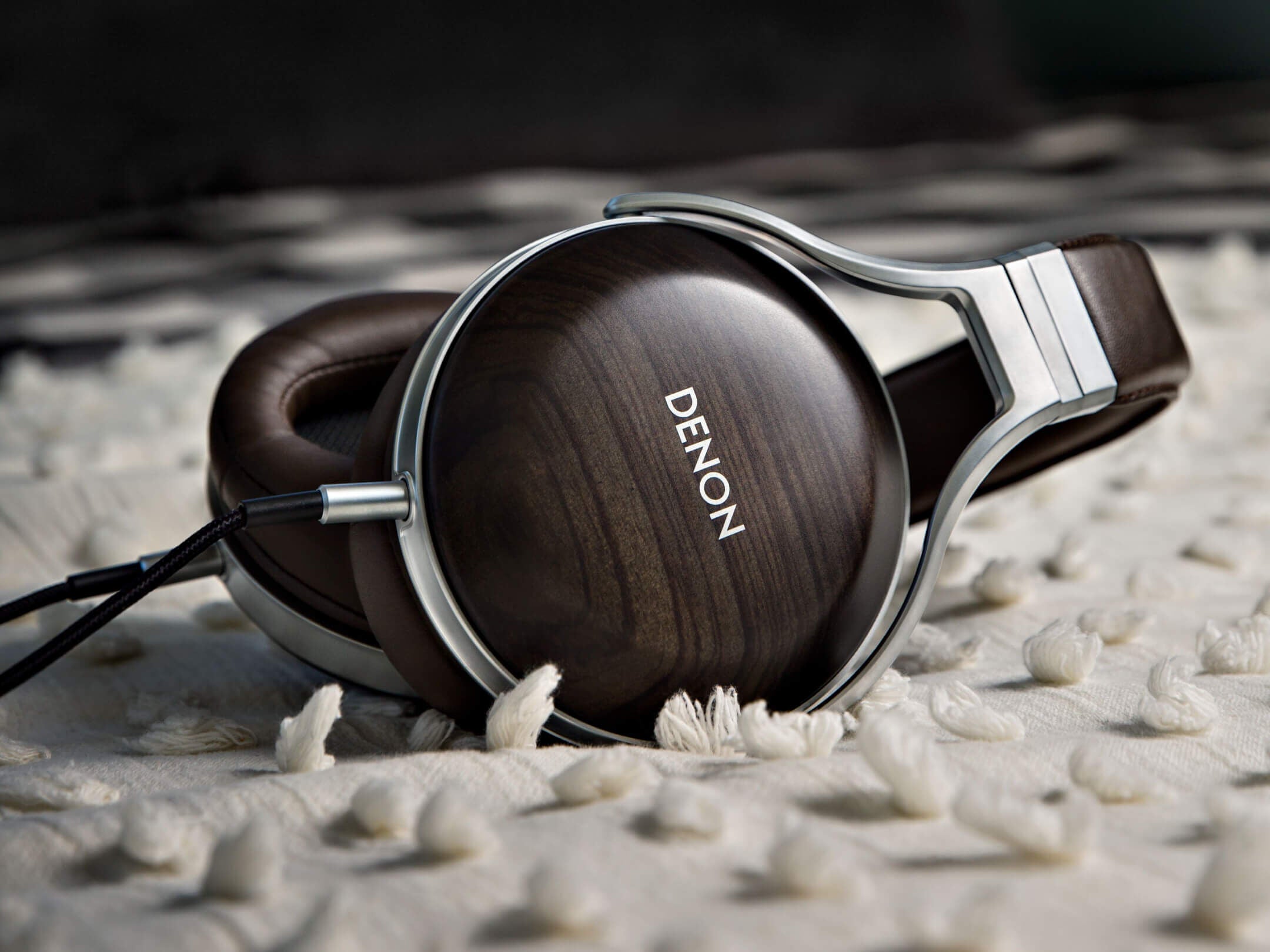 DENON AH-D5200 HEADPHONES